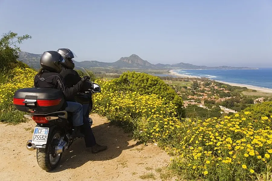 Sicilia in moto, viaggiare in traghetto per poi godersi un super itinerario